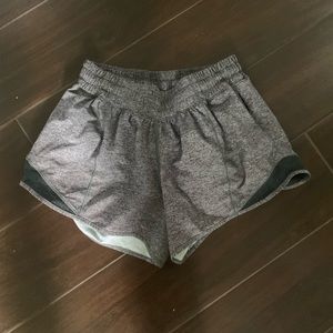 LULULEMON SIZE 4 AMAZING CONDITION SHORTS!!